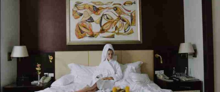 Dimenticate i selfie — il rapporto Hilton 2026 mostra che i viaggiatori ora cercano lo scopo più del prestigio